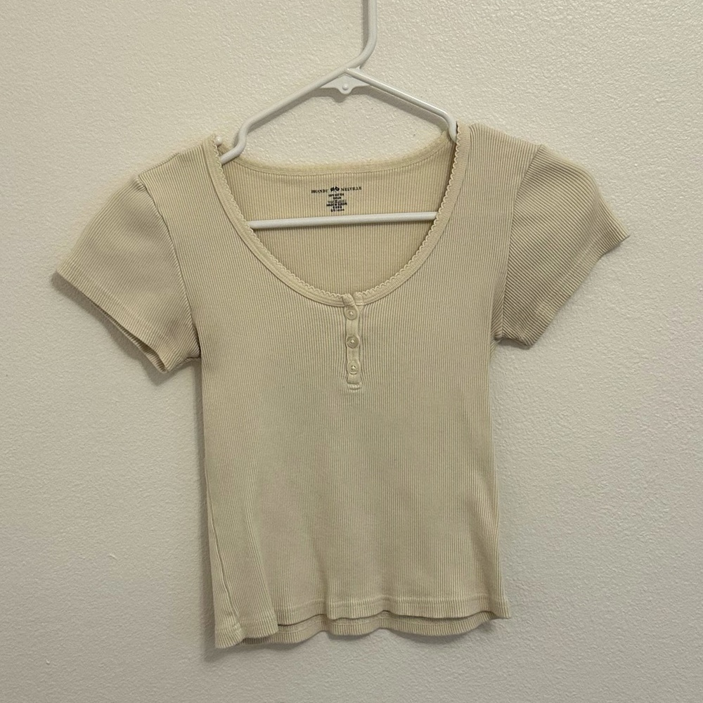 Pale Yellow Brandy Melville Button Crop Top💛☀️🌼